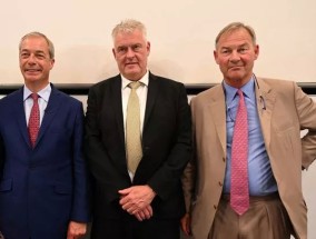 埃隆·马斯克的推特每月向奈杰尔·法拉奇的改革英国议员支付数千英镑