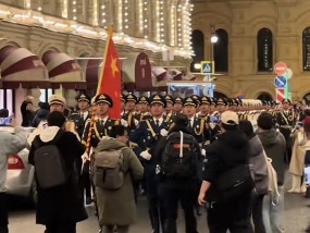 中国人民解放军仪仗队在俄罗斯彩排广受追捧，留学生：中国队人气最高，现场响起阵阵尖叫