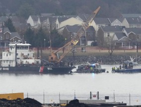 华盛顿特区飞机遇难者家属向美国联邦航空局和美国军队提出2.5亿美元的法律索赔