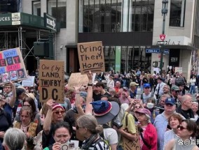 “让美国再次混乱”美国内多地爆发反特朗普游行