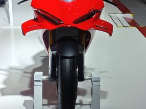消博会最贵摩托！杜卡迪Panigale V4s新车亮相，起售价约30万