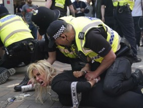 英国警方警告说，极右翼煽动的街头暴力会影响调查其他犯罪所需的资源