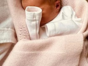 在比阿特丽斯公主艰难的怀孕过程中，她早产地迎来了女儿