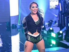 罗克珊佩雷斯确保第一个主要名单赢得WWE RAW后分散在淘汰室预选赛