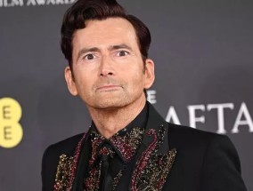 唐纳德·特朗普在英国电影和电视艺术学院奖颁奖典礼上被大卫·田纳特嘲笑为“恶棍”
