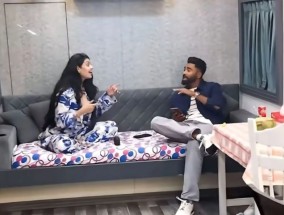 观看：穆罕默德·西拉杰享受与扎奈·博斯勒的“可爱”时刻
