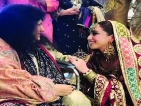 Maya Ali meets Abida Parveen