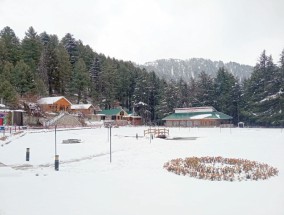 降雪使淳然对游客的魅力重新焕发