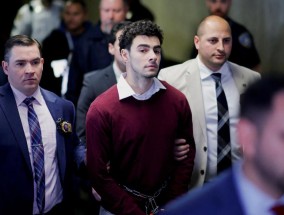 美司法部长指示检察官对枪杀医保企业高管的嫌疑人判处死刑