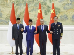 王毅、董军同框，这件事非同小可！