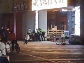 网传深圳一火锅店发生持刀伤人事件，多方回应