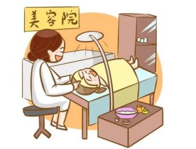 女主播胸部整形后私密照被美容机构用来打广告，好友因纹身一眼认出，法院判了