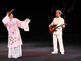 EP YAYING雅莹担纲开幕大秀，讲述“雅”的故事｜2025秋冬上海时装周