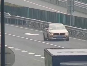 超车道停车设导航？高速交警：这不是拿自己生命开玩笑