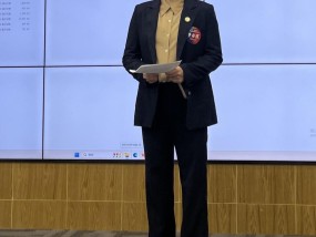 那个被偷走录取通知书的女孩，现在帮别人讨公道